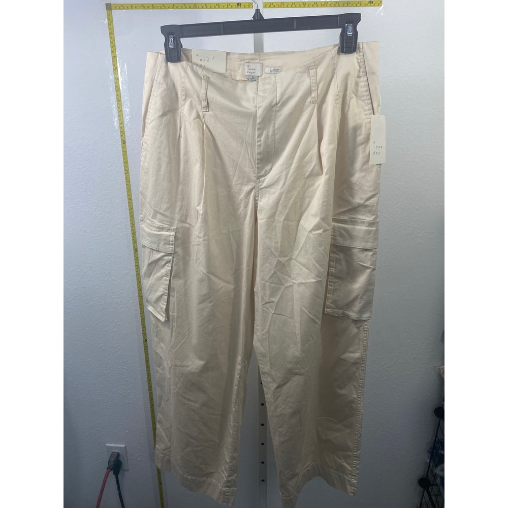 A New Day Womens Cream Beige High Rise Wide Leg Cargo Pants Size 14 NWT